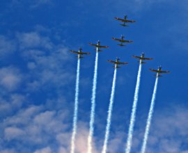 Esquadrilha da Fumaça encanta no Dia do Trabalhador