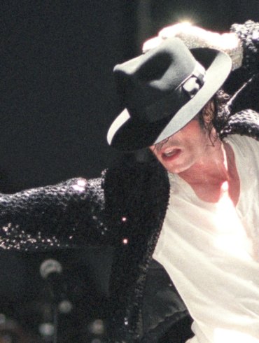 Jaqueta lendária de Michael Jackson vai a leilão